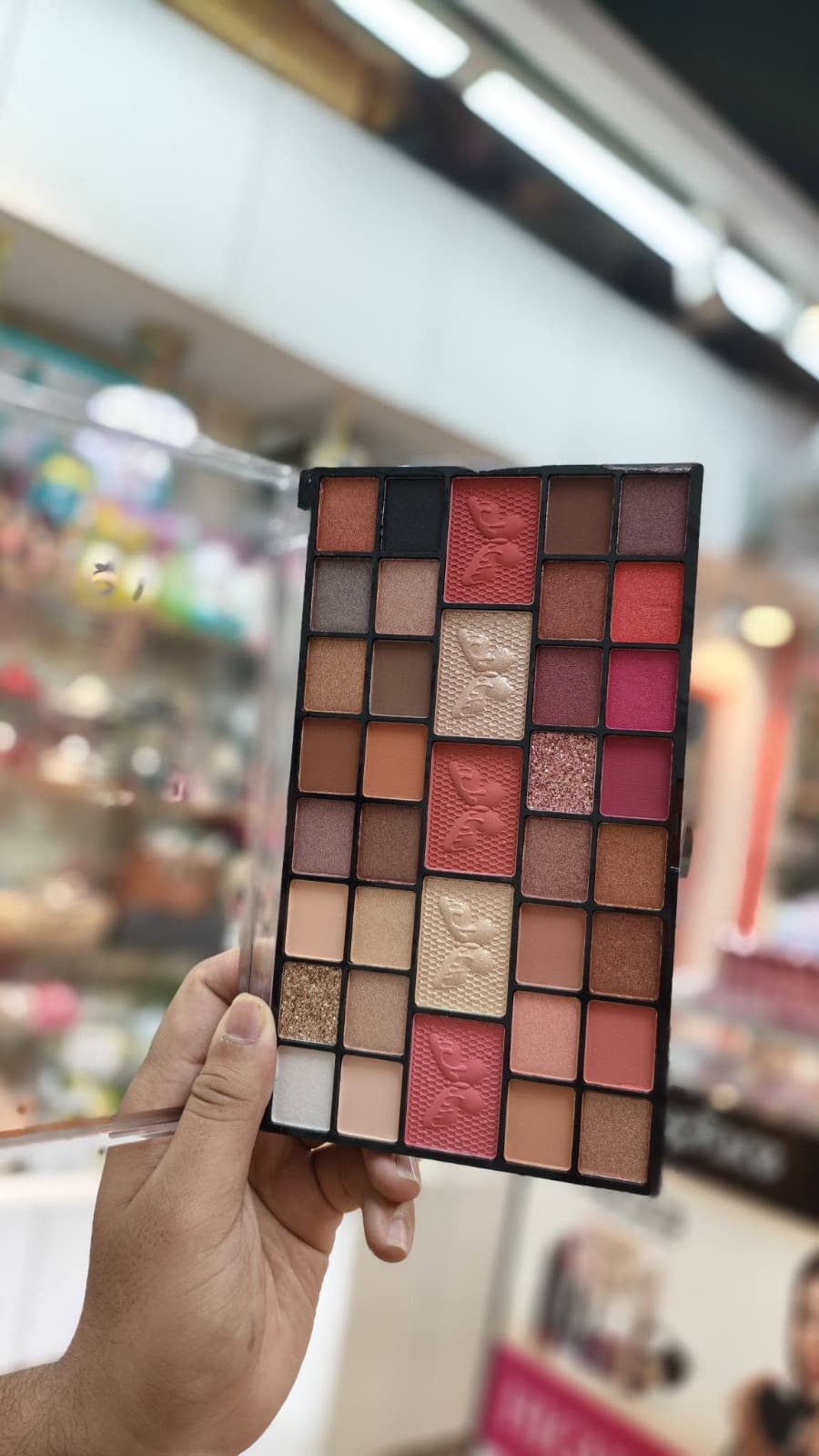 Kiss Touch 32+5 Eyeshadow Pallete